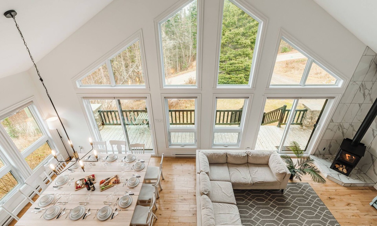 Namur Ski Chalet | LE CHÂTEAU: SPA, LAKE, BBQ, CANOES, FIRE PLACE, WIFI, FIRE PIT, TRANQUILITY, FUN