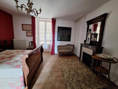 Tuffe House | Le Chêne Doré