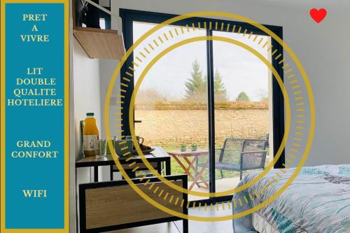 Saint-Hilaire-Saint-Mesmin Apartment | Le Chaleureux Studio 3- Parking - 20 min central