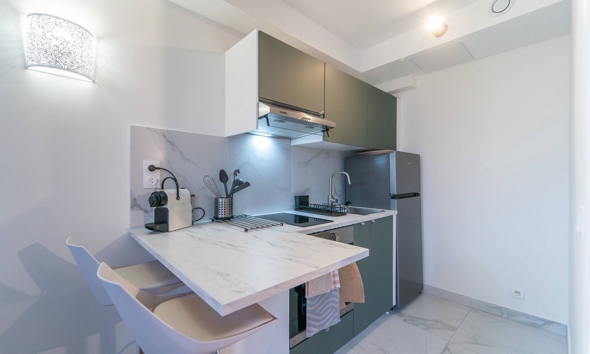 Port-Aviation Apartment | Le Chagall - Charmant Studio