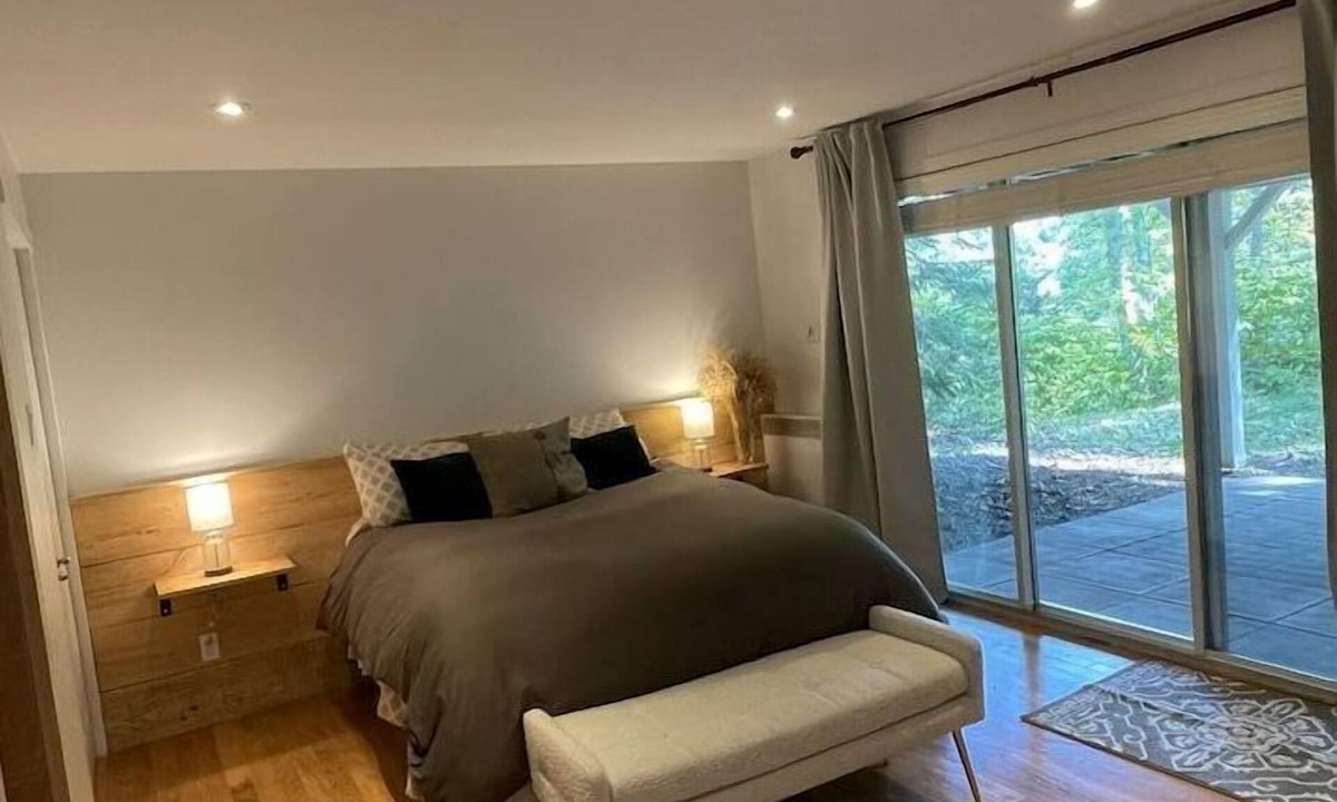 Magog Ski Chalet | Le Chalet de la Baie- Magog