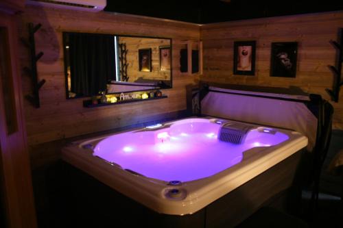 Lozinghem House | Le Chalet des Amoureux - SPA Sauna privatifs - Détente romantique