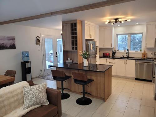 Saint-Jean-de-Brebeuf Ski Chalet | Le Chalet du Domaine Gourmand
