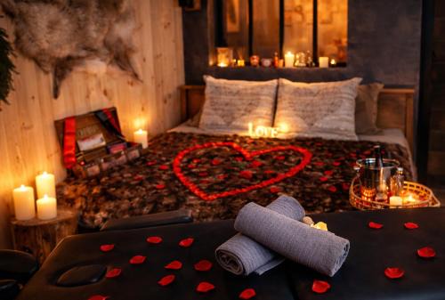 Saint-Maurice Apartment | Le chalet romantique, SPA, Écran cinéma, Lit king size, day use, 10 min centre
