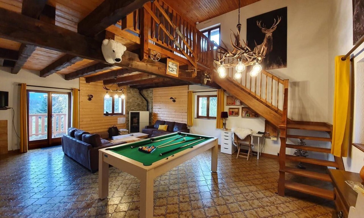 Mesnil Sous Les Cotes Ski Chalet | Le chalet vosgien (billard)