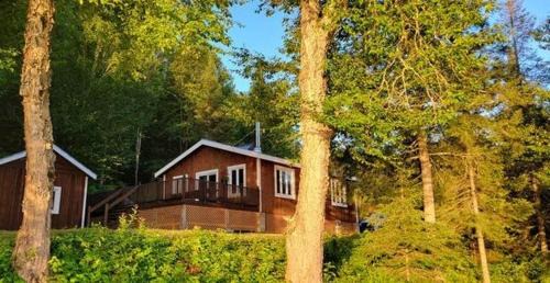 Alleyn-et-Cawood Ski Chalet | Le Chaleureux, Picanoc River