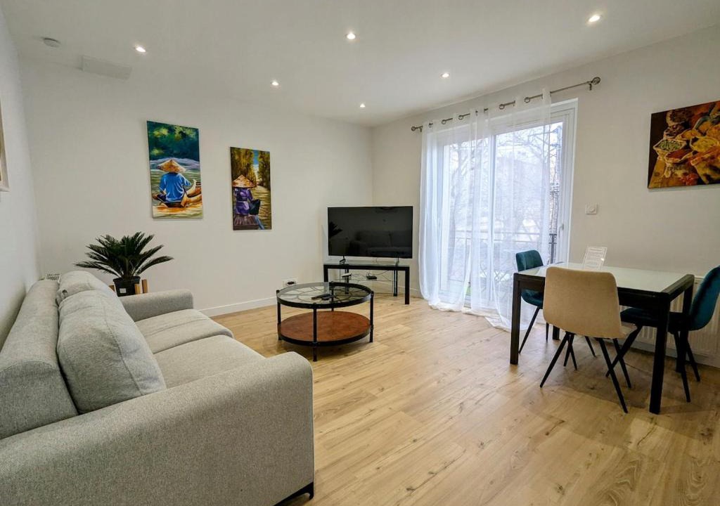 Roanne Apartment | Le chaleureux, T2 avec balcon