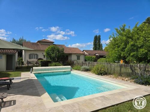 Chancelade House | Le Chant des Oiseaux : Piscine Privée, Wifi, Animaux Bienvenus, Jardin - FR-1-616-236