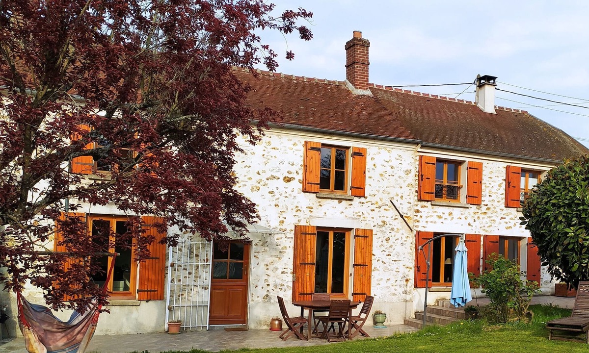 Chamigny House | Le Charme D'une Authentique Maison de Campagne Avec Piscine