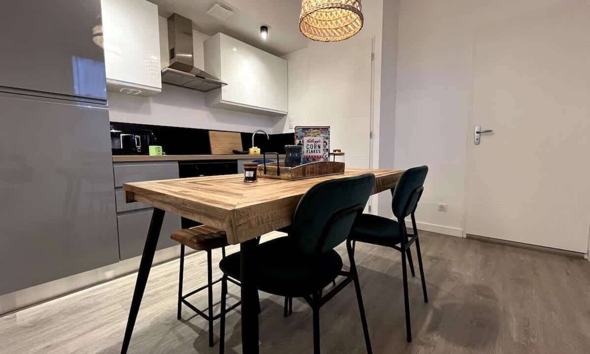 Sallaumines House | Le Charme Parisien - Confortable