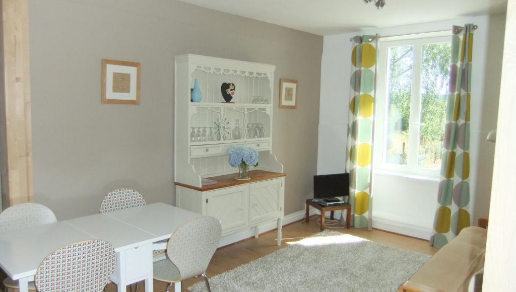 Chateauneuf-la-Foret Apartment | Le Chat Qui Peche Apartment