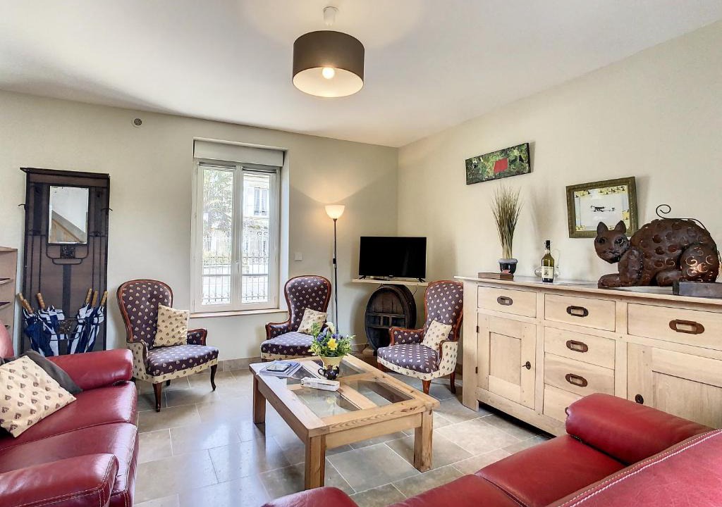 Bayeux House | Le Chat Qui Veille