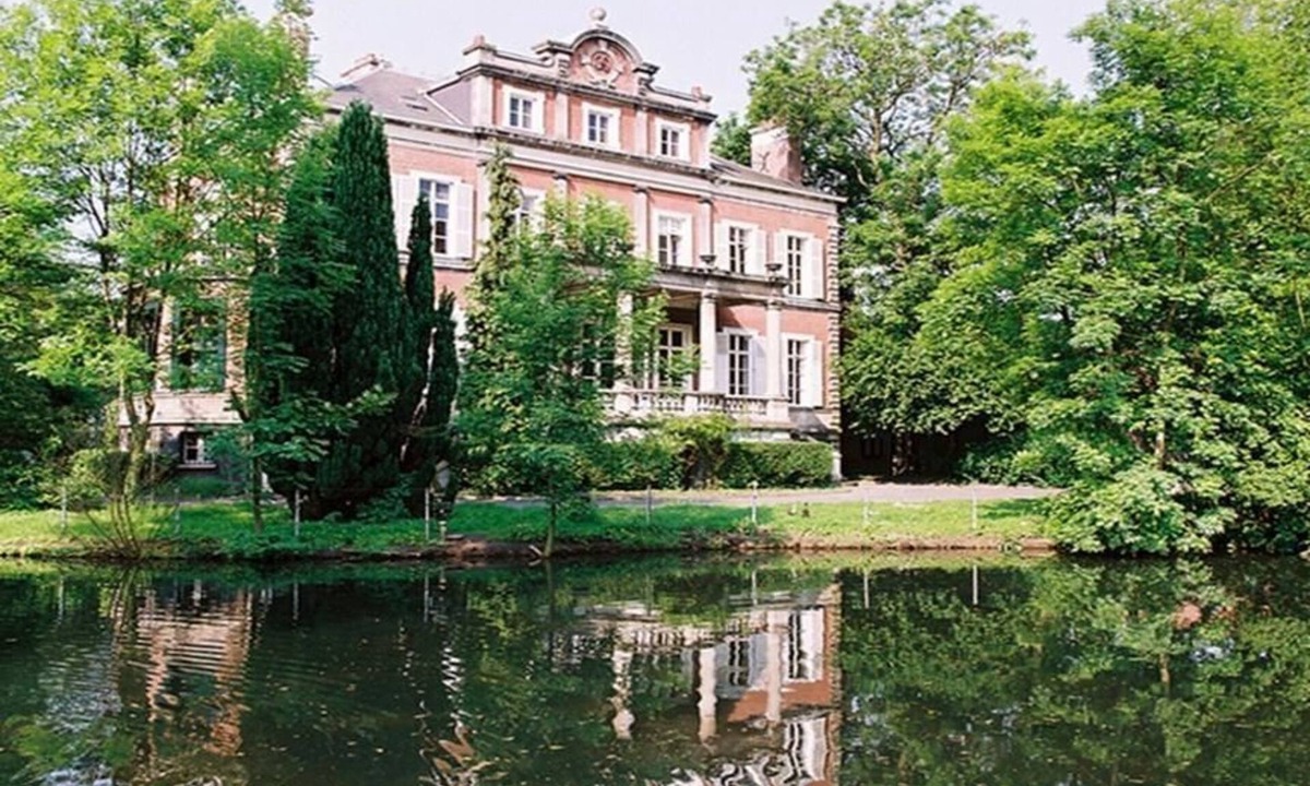 Lillers Bed & Breakfast | Le Chateau de Philiomel