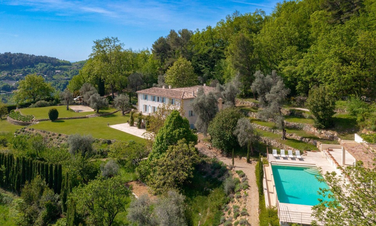 Le Bar-sur-Loup Villa | Le Chateau des Cigales