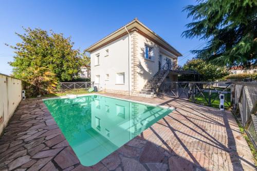 Villeneuve-sur-Lot Apartment | Le Churchill - Piscine Privée