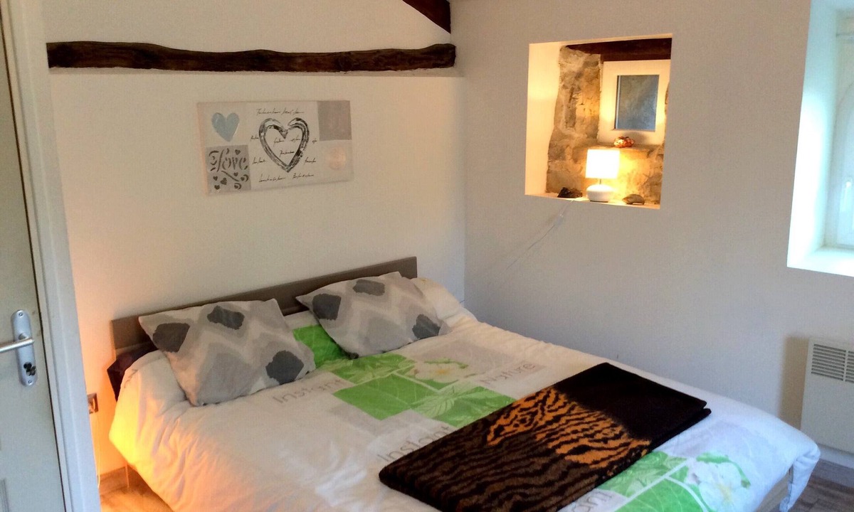 Villefranche-de-Rouergue Bed & Breakfast | Le Clos du Mûrier is located in the countryside on the GR 36, close to the golf course,