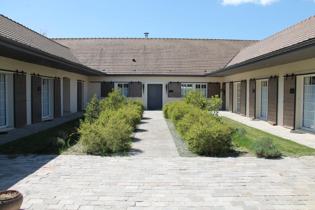 Saint-Martin-en-Biere House | Le Clos 24
