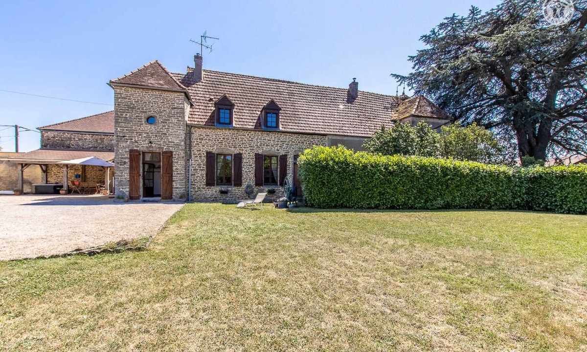 Saint-Sernin-du-Plain House | Le Clos de Lepeiche