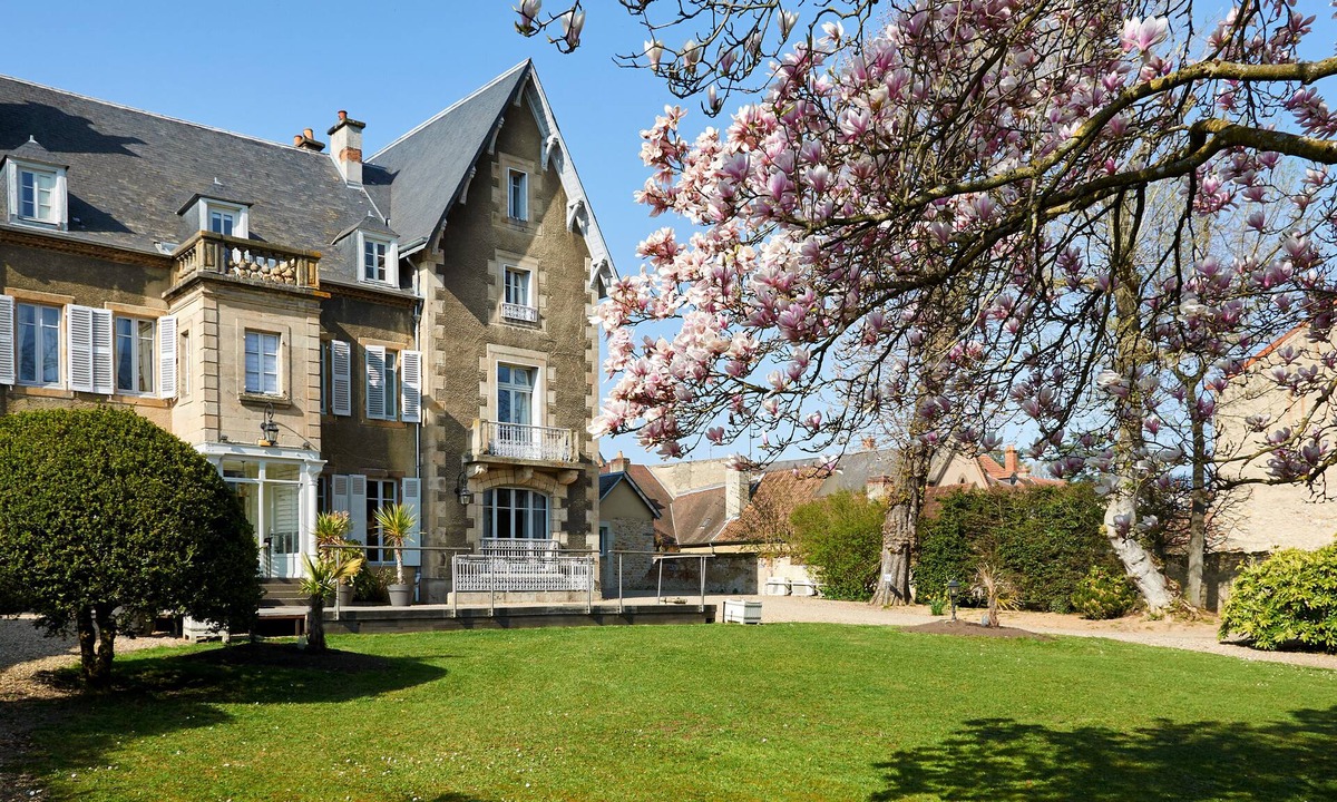 Moulins Hotel | Le Clos De Bourgogne