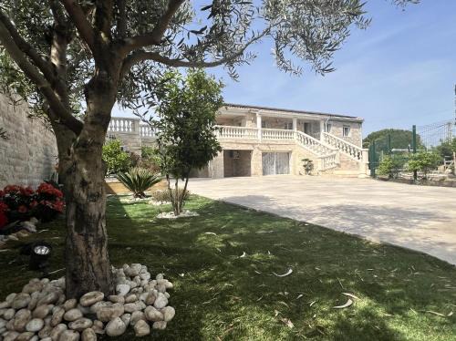 Cuxac-dʼAude Villa | "Le Clos de Pierres" Grande Maison 28 Pers Sauna Spa Piscine Pétanque