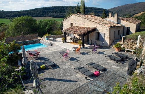Simiane-la-Rotonde Bed & Breakfast | Le Clos des Amandiers