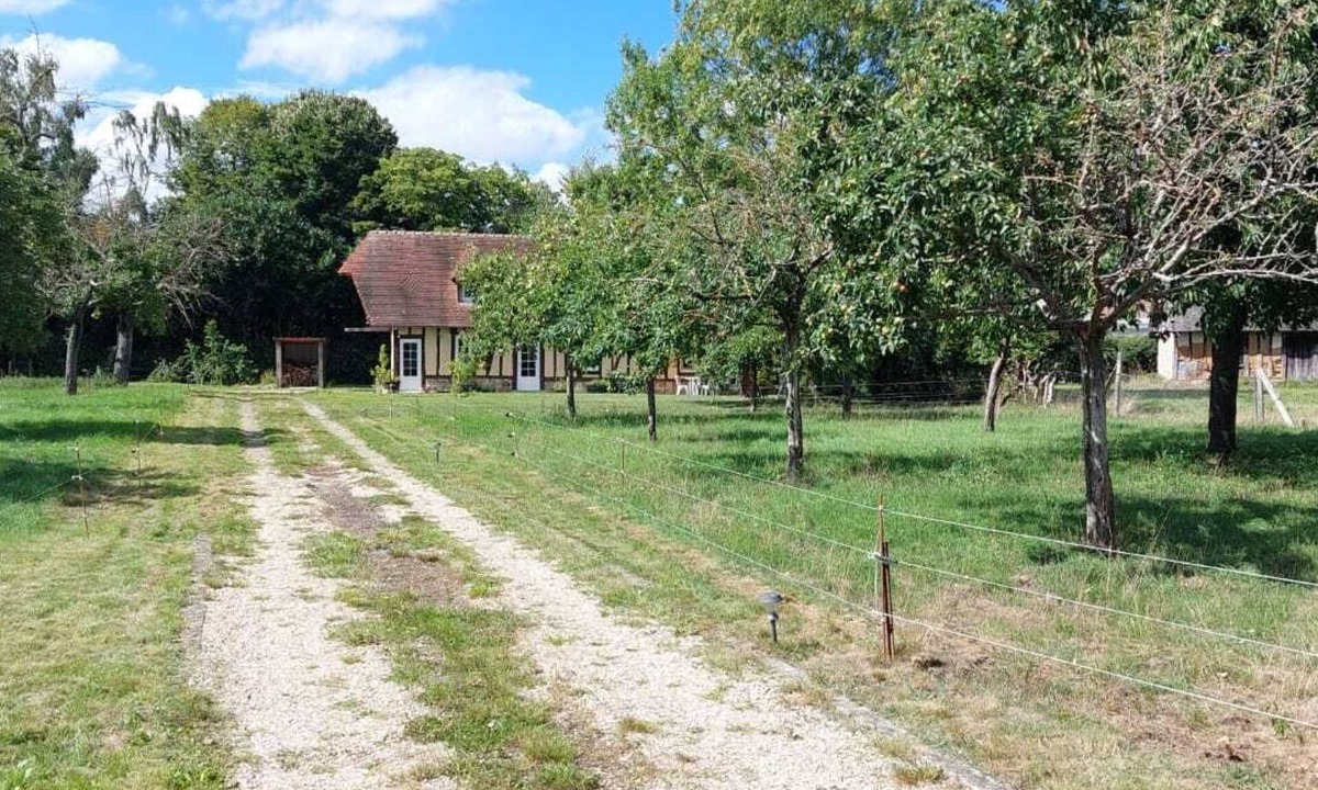 Landepereuse House | Le clos des pommiers Pretty Norman house and orchard