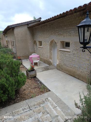 Belmontet Bed & Breakfast | Le clos des Romarins Chambre JONQUILLE