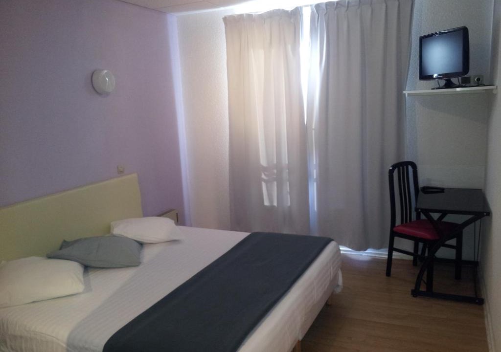 Bourg-de-Thizy Hotel | Le Clos Fleuri