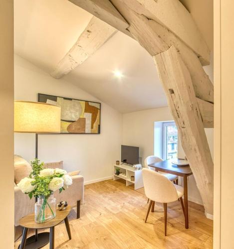 5th Arrondissement Apartment | Le Cocon - Appart climatisé - cœur de Lyon 5ème