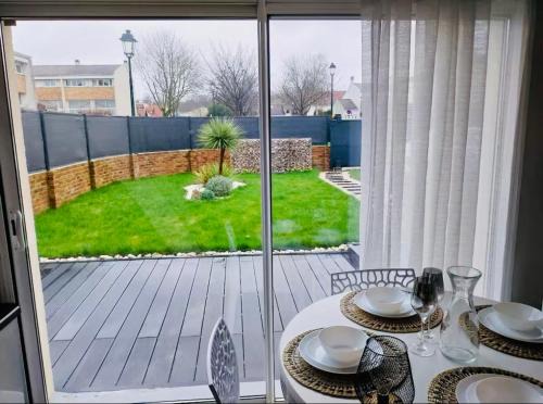 Saint-Quentin-en-Yvelines Apartment | Le Cocon d'Evasion Free parking and Private garden