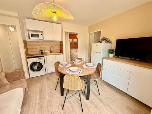 Sete Apartment | Le cocon de Sète - T2 cabine cosy, grande terrasse rez de jardin, clim, parking proche plage