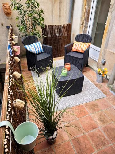 Limoux Apartment | Le Cocon Des Arcades - Central, charmant balcon -