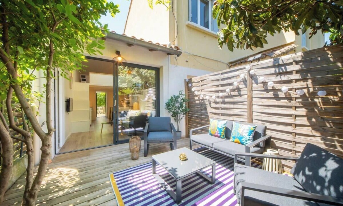 Hopitaux-Facultes Apartment | Le Cocon I - Private garden terrace with parking