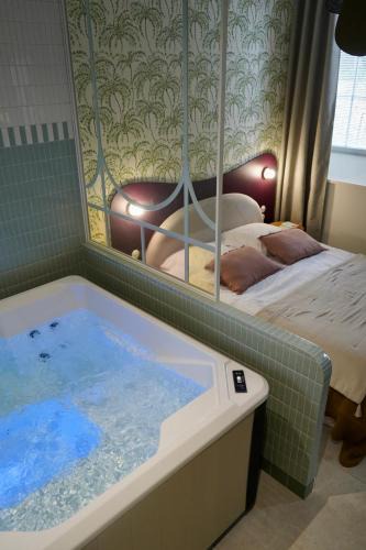 Mesnard-la-Barotiere Hotel | Le Cocon Spa proche Puy DuFou