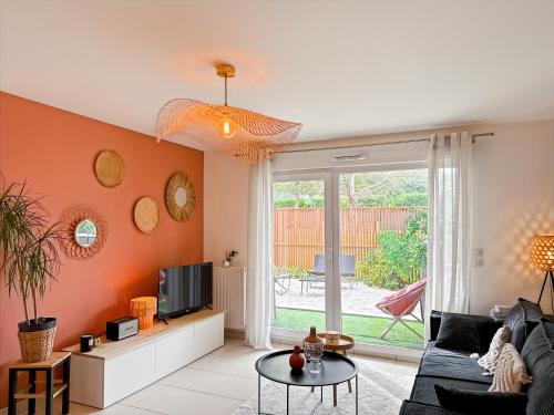 La Meziere Apartment | Le Cocon - Terrasse & Parking - Calme