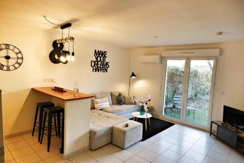 Villeneuve-sur-Lot Apartment | Le Cocoon Jasmin T2 RDC cosy avec jardin clos