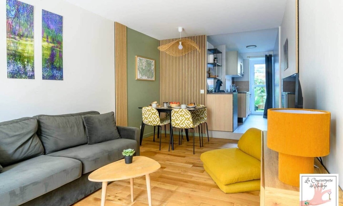 Milly-la-Foret Apartment | Le Coeur de Milly, downtown