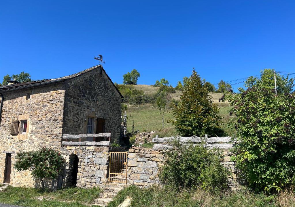 Fraissinet-de-Fourques Apartment | Le col de Perjuret