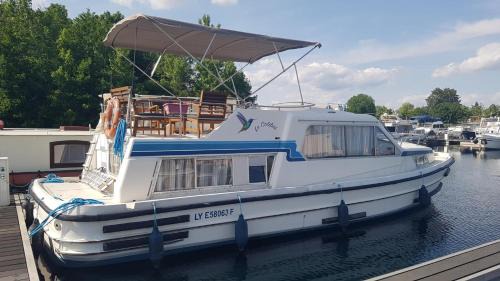 Saint-Jean-de-Losne Boat Rental | Le Colibri
