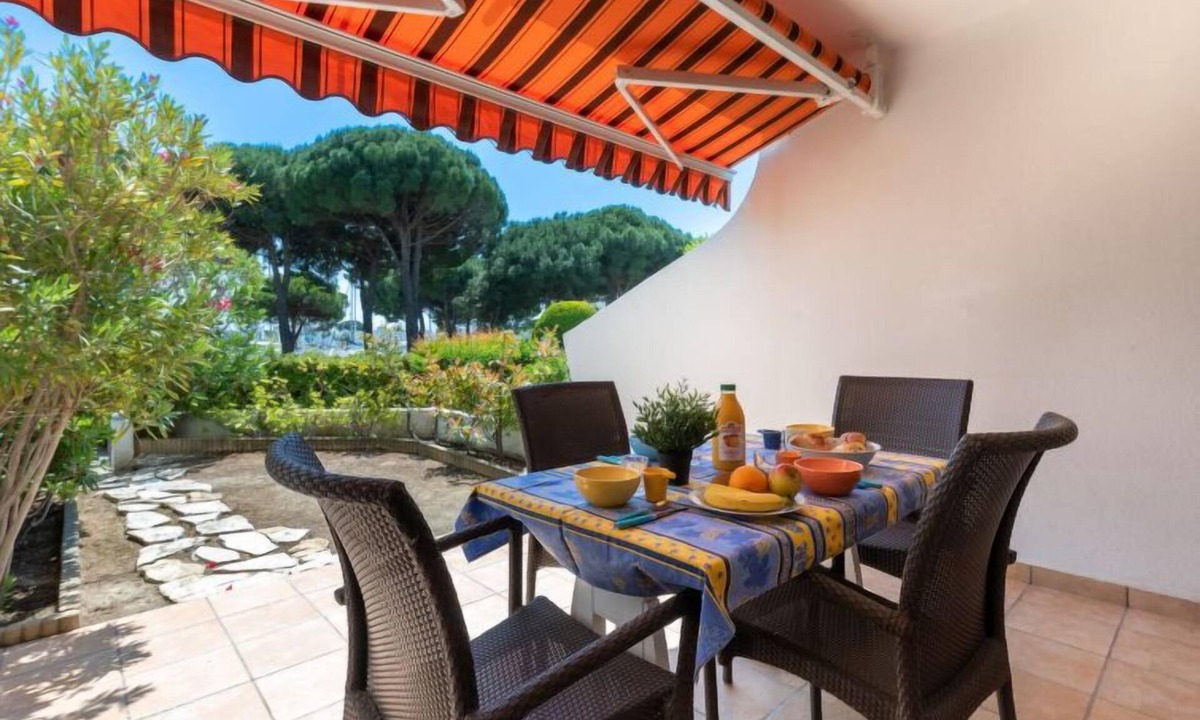 Le Grau-Du-Roi Apartment | Le Cormoran by Interhome