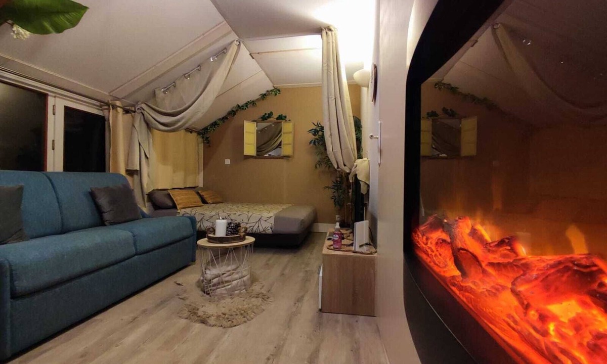 Guzet Neige Apartment | Le Cosy Fleuri and its warm assets 🌸