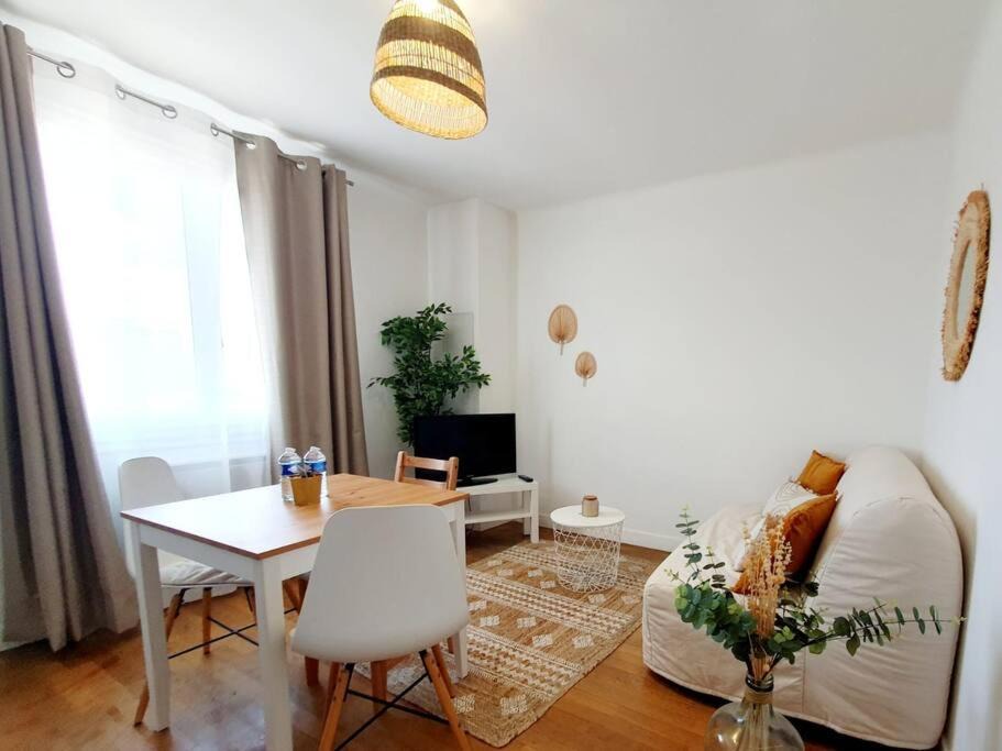 Bruz Apartment | Le Cosy Palm Tree by Madame Conciergerie