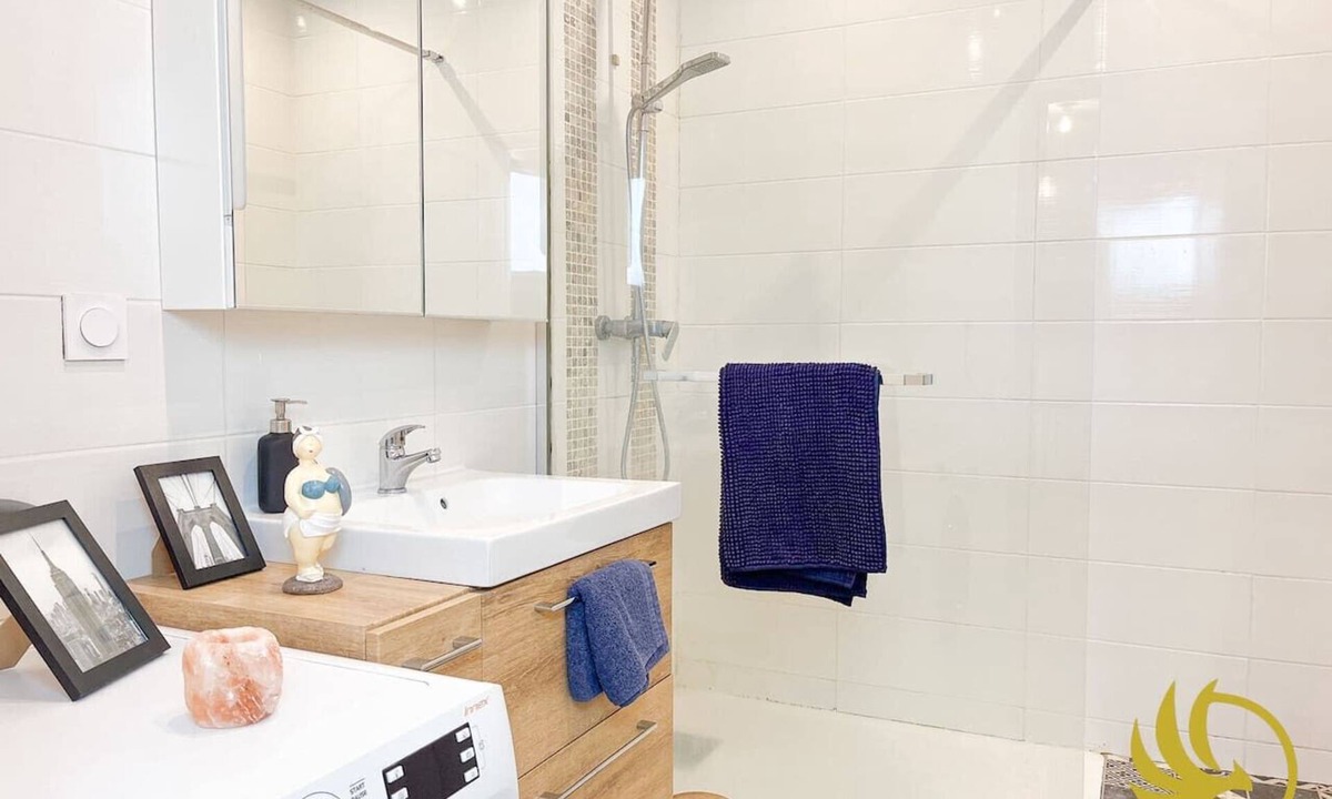 Lens Apartment | Le CosyLens, Moderne et central