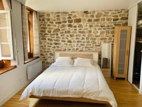 Ville Haute Apartment | Le cottage des remparts - face hotel de ville