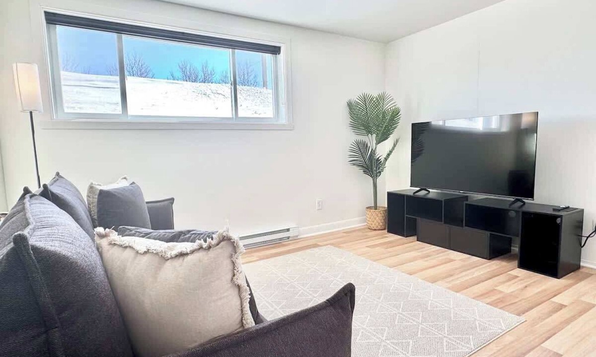 Ste. Foy Apartment | Le Cozy – with EV Charger (Level 2)