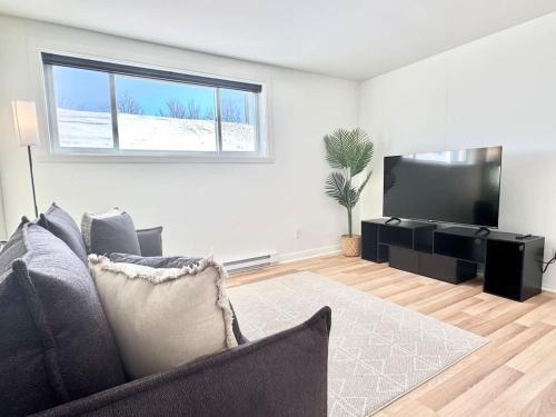 Ste. Foy Apartment | Le Cozy - with EV Chrger Level 2