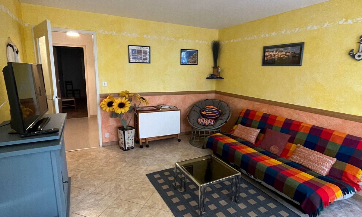 Le Croisic Apartment | Le Croisic Ground Floor T3 Near Center With Parking And Pets Allowed