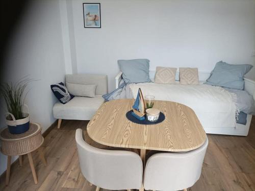 Le Crotoy Apartment | Le Crotoy appt 15 place jeanne d Arc bat le Picardy