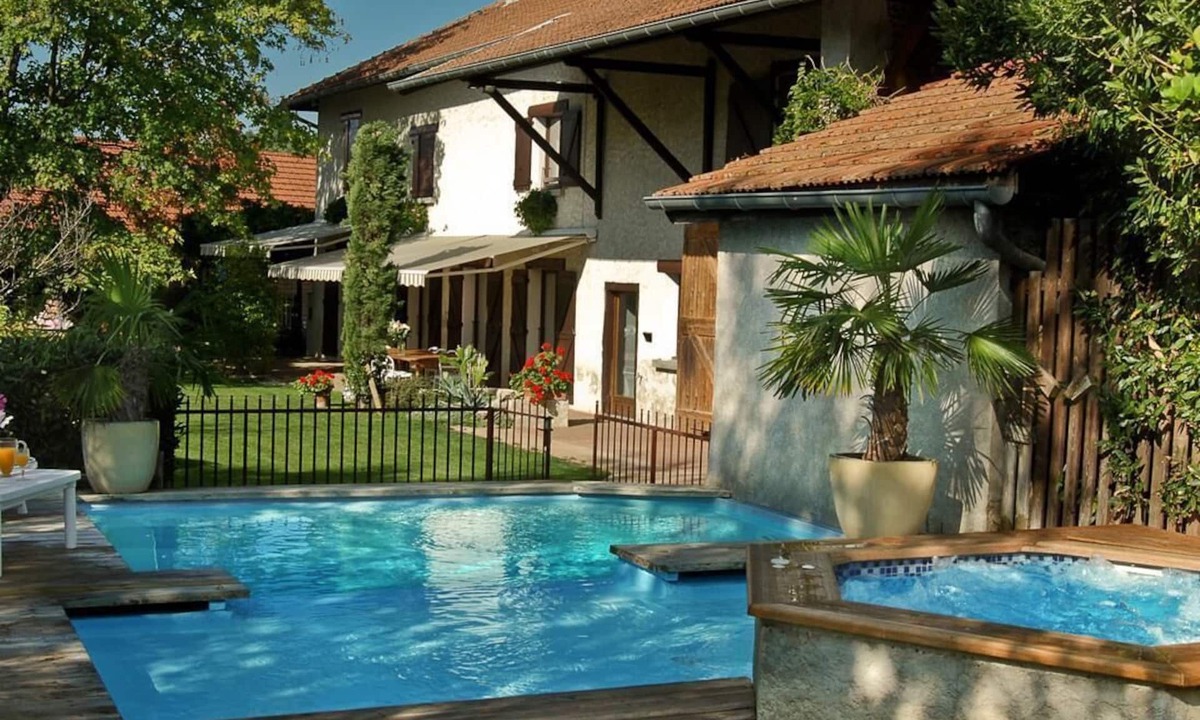 Saint-Hilaire-de-la-Cote Cottage | Le Domaine du Plantier