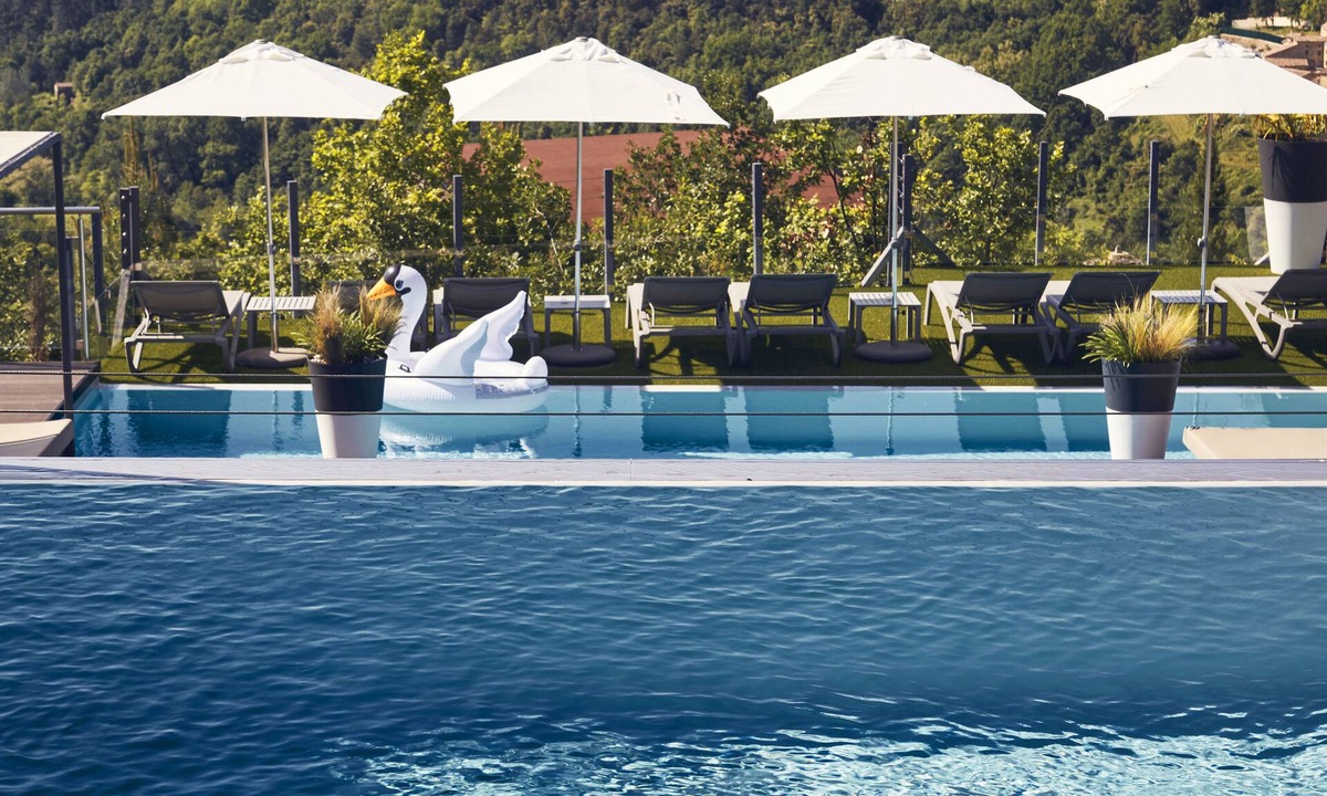 Faugeres Hotel | Le Domaine de Chalvêches
